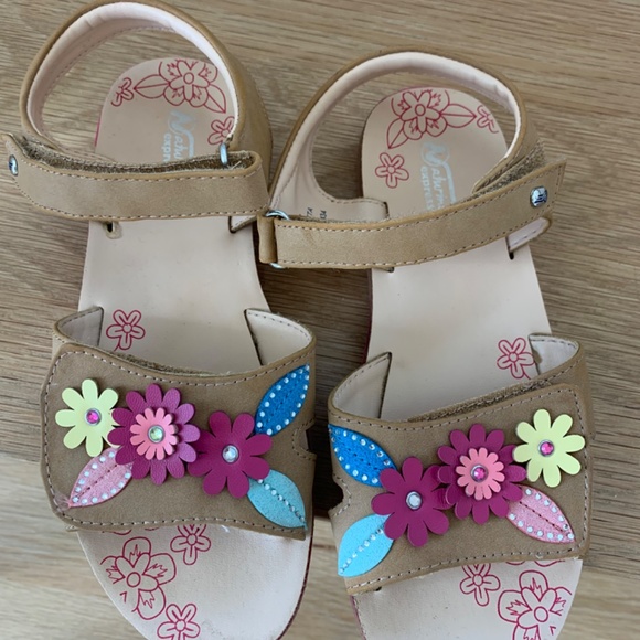 Sandals - Picture 2 of 3